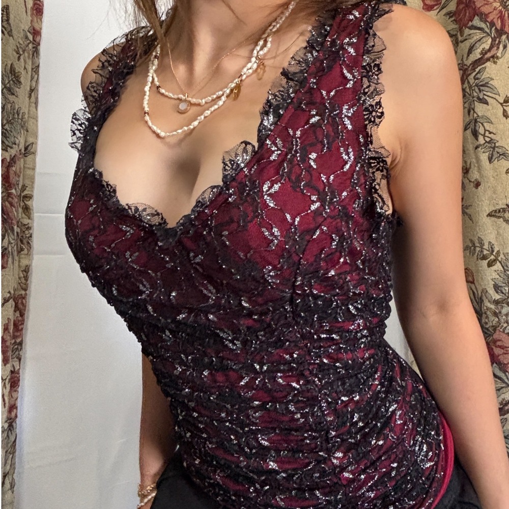 STUDIO Y Gorgeous gothic red and black tank top with floral lace detailing